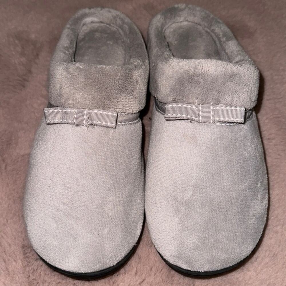 Gray Cozy Isotoner Slippers Size 8.5–9 NWOT